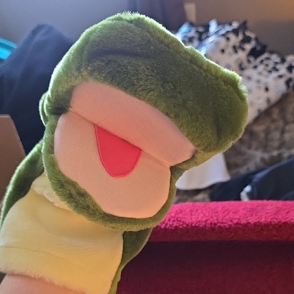 Alligator Puppet - Picture 2 of 3